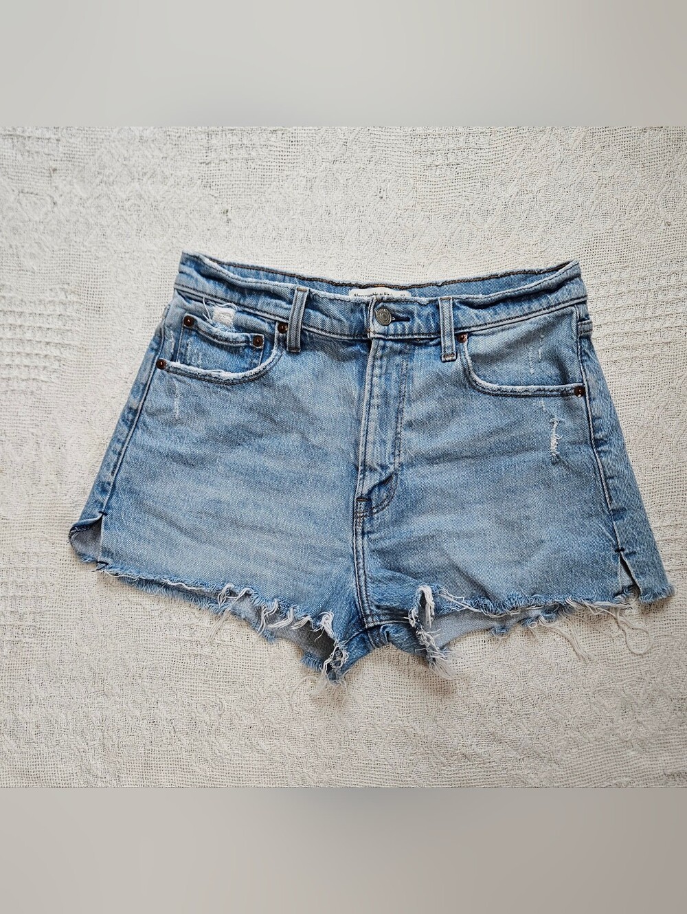Abercrombie  The Mom Short High Rise Medium Wash 2.5" Inseam Womens 27